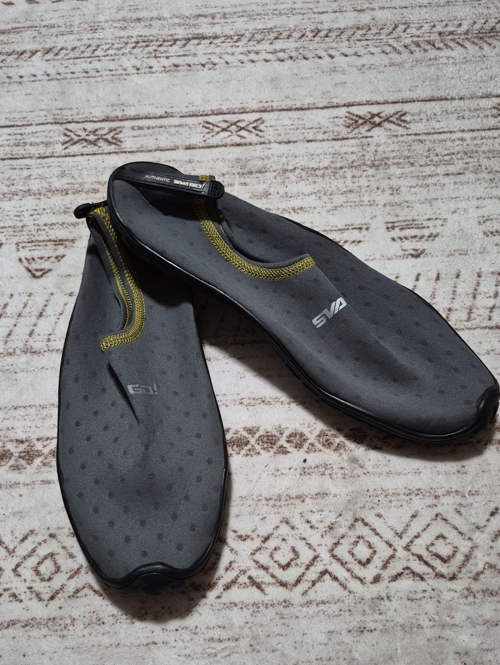 Men's Gray Water Socks with Yellow Accent